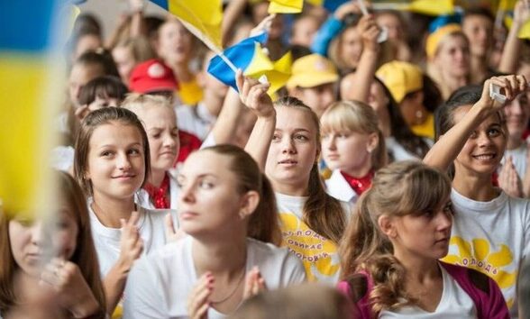 Звіт про залучення, взаємодію та створення можливостей для молоді в Україні